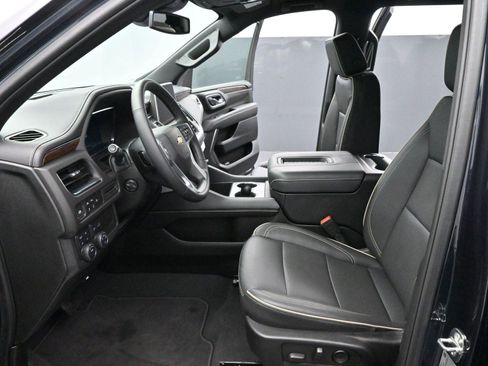 Used 2024 Chevrolet Suburban Premier image 12