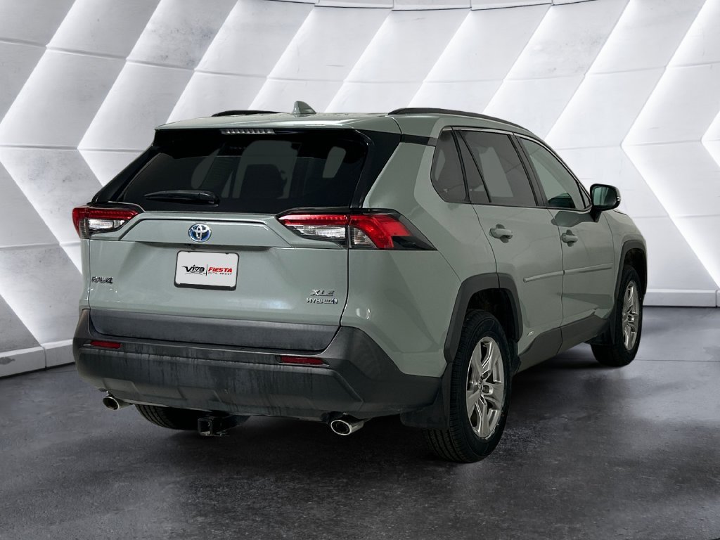 Used 2022 Toyota RAV4 XLE w/ Convenience Package AWD/4WD image 4