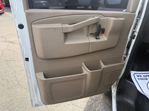 Used 2018 Chevrolet Express 2500 Extended RWD image 20