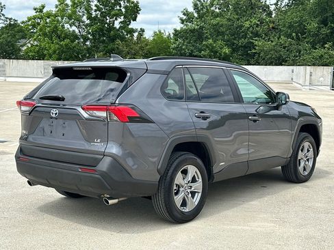 Used 2024 Toyota RAV4 LE AWD/4WD image 4