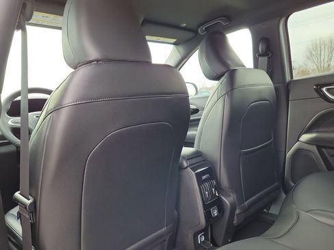 New 2026 Jeep Compass Latitude image 13