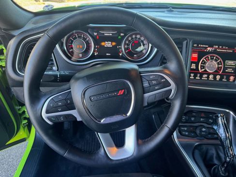 Used 2015 Dodge Challenger R/T Scat Pack w/ Leather Interior Group RWD image 16