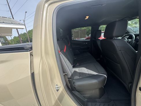 Used 2023 Chevrolet Colorado Z71 AWD/4WD image 10
