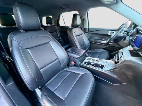 Used 2021 Ford Explorer XLT w/ Equipment Group 202A RWD image 28
