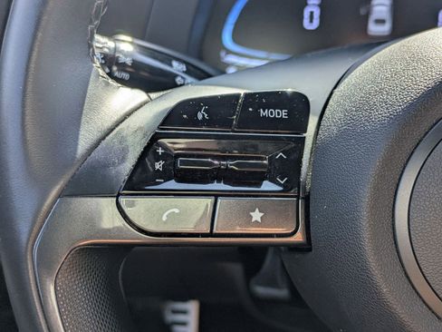 Certified 2025 Hyundai Elantra Sport image 17