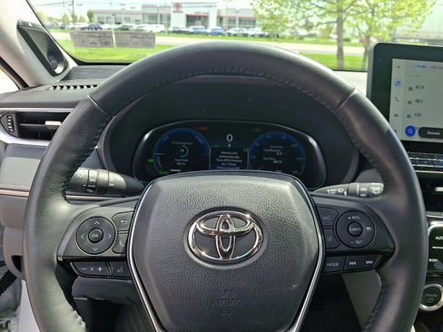 Used 2023 Toyota Venza Limited image 19