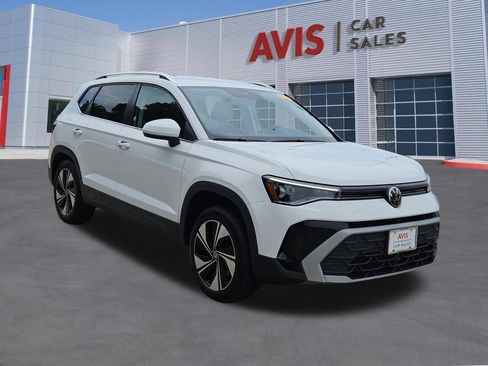 Used 2025 Volkswagen Taos SE AWD/4WD image 9