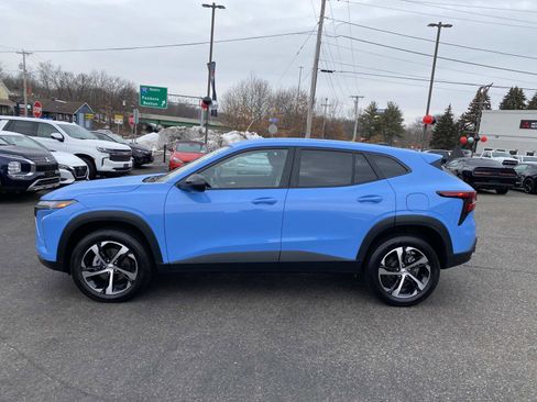 Used 2024 Chevrolet Trax RS w/ Driver Confidence Package image 2