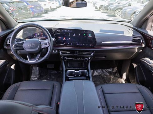 Used 2025 Chevrolet Traverse Z71 w/ Driver Confidence Package AWD/4WD image 36