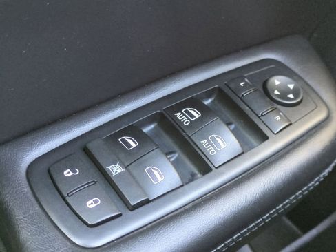 Used 2016 Chrysler 200 S image 30