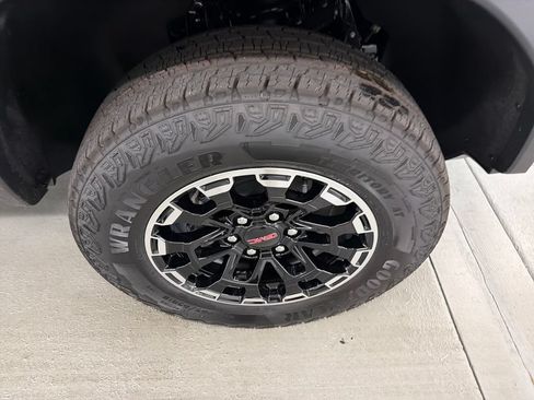 New 2026 GMC Canyon AT4 w/ Technology Plus Package AWD/4WD image 4