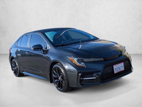 Used 2022 Toyota Corolla SE FWD image 3