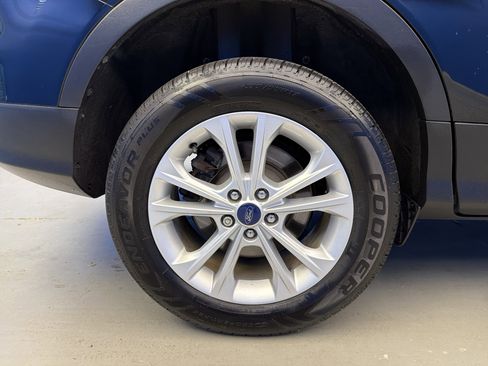 Used 2017 Ford Escape SE image 9