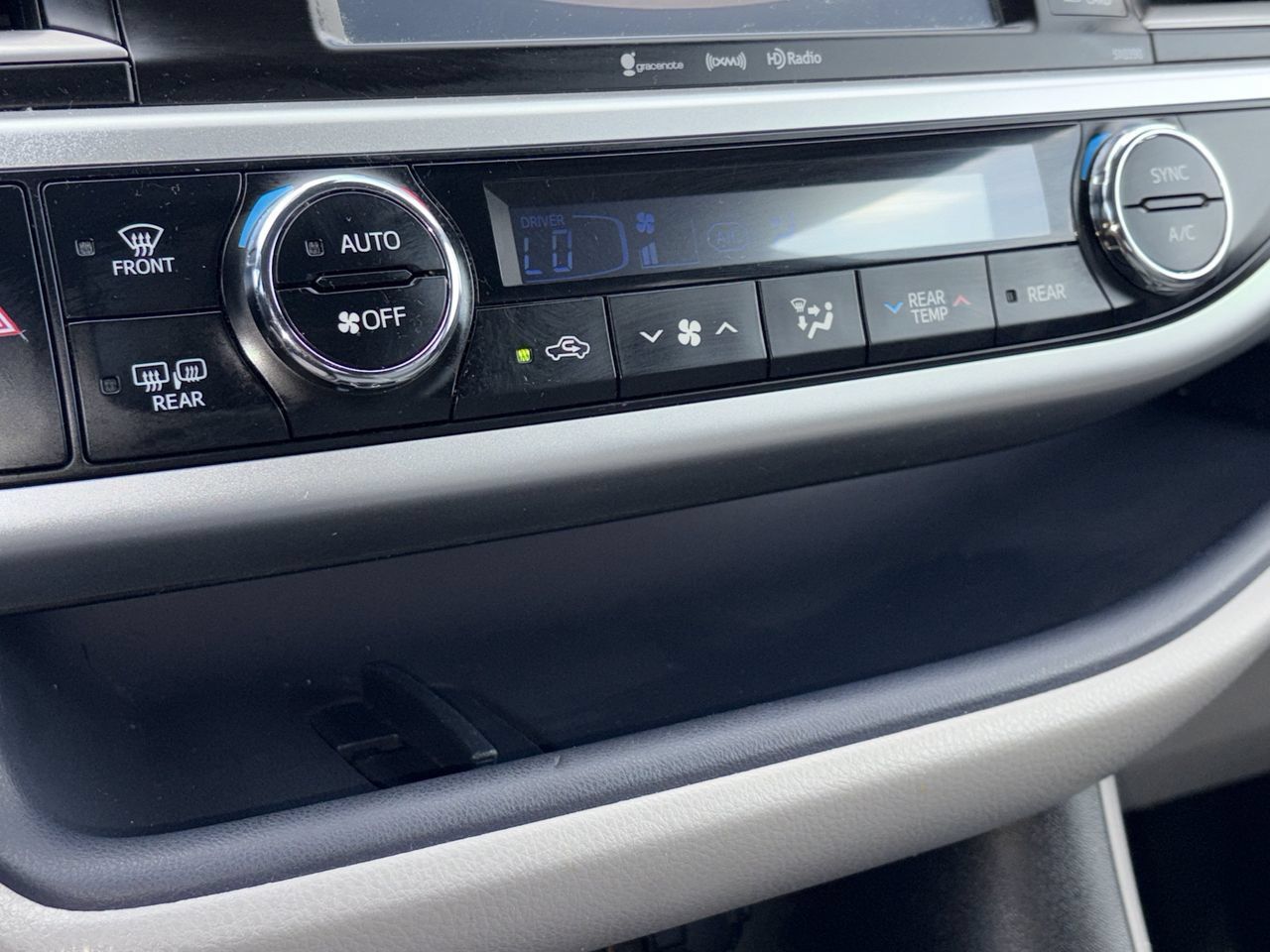 Used 2018 Toyota Highlander XLE FWD image 6