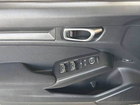 Used 2023 Honda Civic Sport image 3