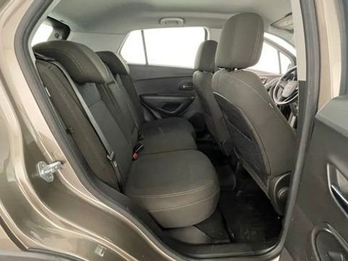 Used 2020 Chevrolet Trax LS image 44