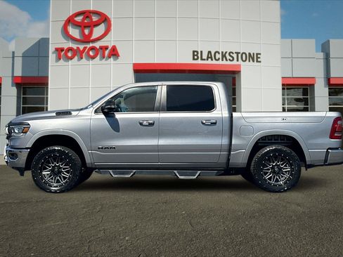 Used 2022 RAM 1500 Laramie AWD/4WD image 6