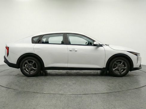 Used 2025 Kia K4 FWD image 11