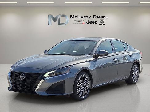 Used 2023 Nissan Altima 2.5 SL image 2