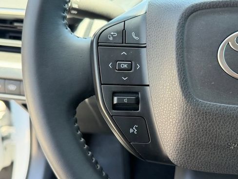Used 2025 Toyota Prius LE FWD image 25