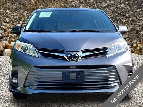 Used 2018 Toyota Sienna XLE Premium AWD/4WD image 3