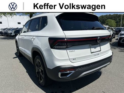 New 2026 Volkswagen Taos SE FWD image 3