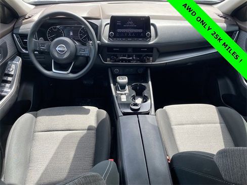Used 2023 Nissan Rogue SV image 30
