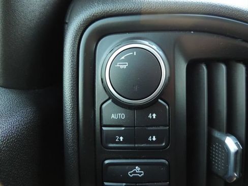 Used 2022 Chevrolet Silverado 1500 Custom Trail Boss w/ LPO, Dark Essentials Package AWD/4WD image 25