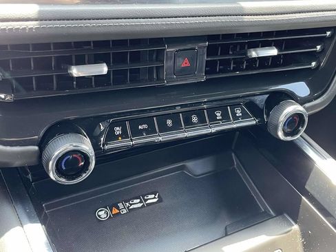Used 2025 Chevrolet Tahoe Z71 AWD/4WD image 40