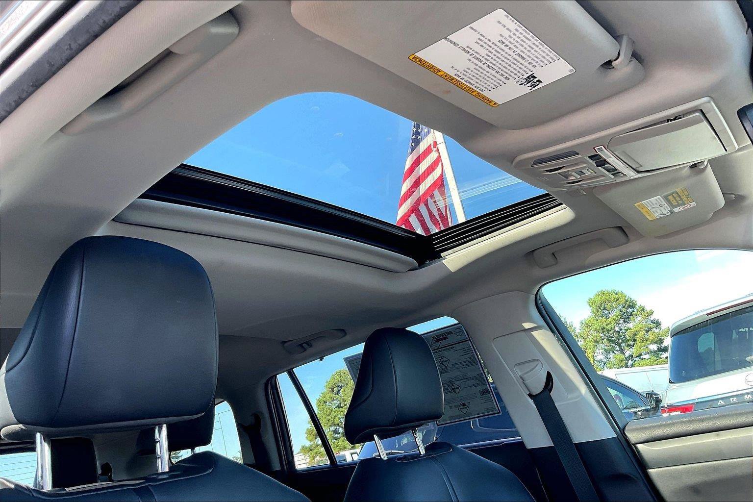 Used 2020 Toyota Highlander XLE AWD/4WD image 23