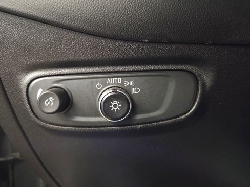 Used 2018 Chevrolet Equinox LT image 27