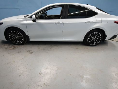 Used 2025 Toyota Camry XLE image 31