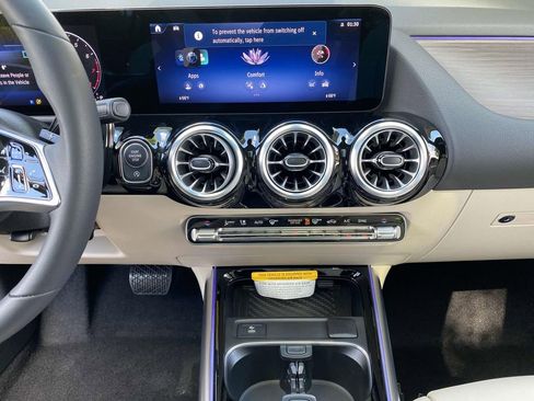 Certified 2025 Mercedes-Benz GLA 250 image 33