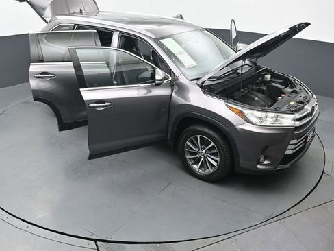 Certified 2019 Toyota Highlander XLE image 55