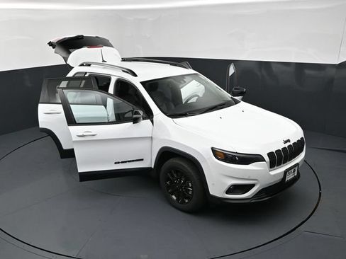 Used 2023 Jeep Cherokee Altitude Lux AWD/4WD image 28