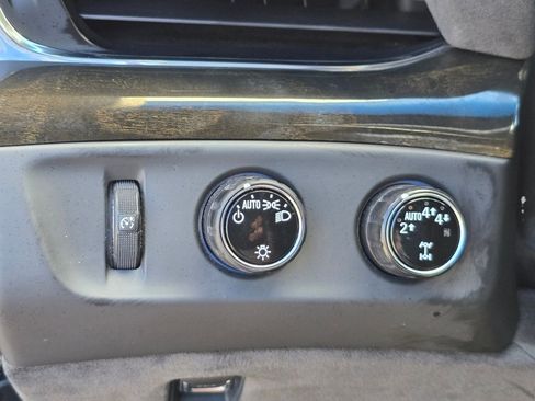 Used 2018 Cadillac Escalade ESV Platinum AWD/4WD image 41