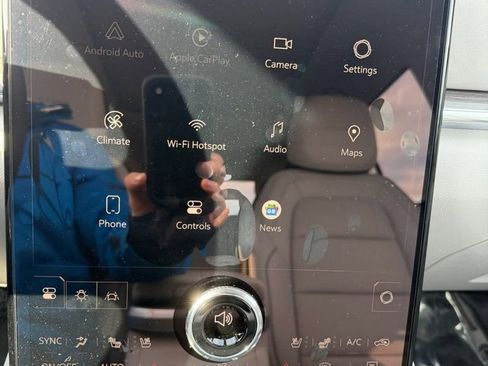 New 2026 GMC Terrain Denali w/ LPO, Black Badging Package image 9