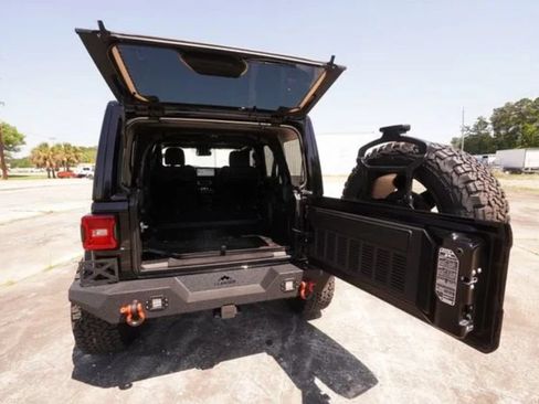 Used 2025 Jeep Wrangler Unlimited Sahara AWD/4WD image 19