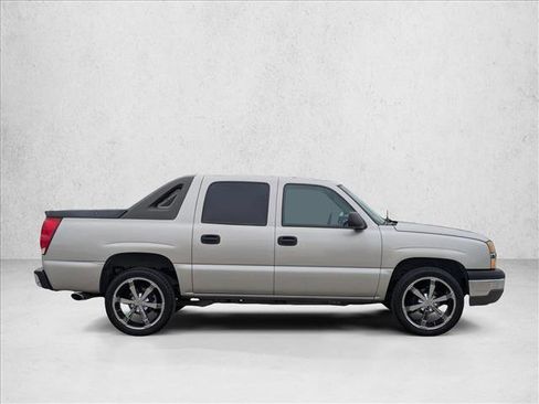 Used 2004 Chevrolet Avalanche 2WD image 4