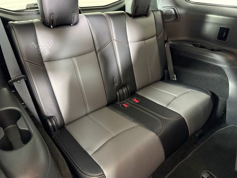 Used 2019 Nissan Pathfinder SL FWD image 18