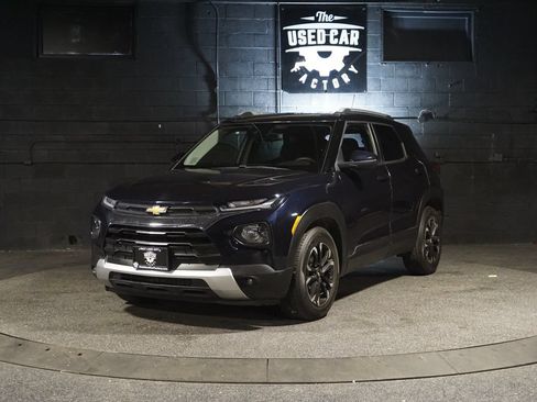 Used 2021 Chevrolet TrailBlazer LT FWD image 1