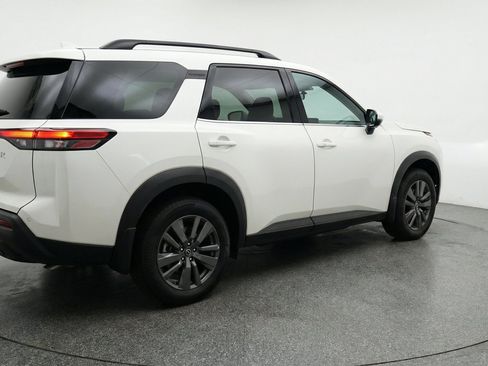 Used 2025 Nissan Pathfinder SV FWD image 9