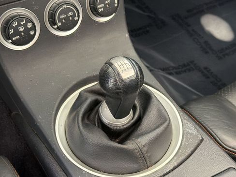 Used 2005 Nissan 350Z Grand Touring RWD image 16