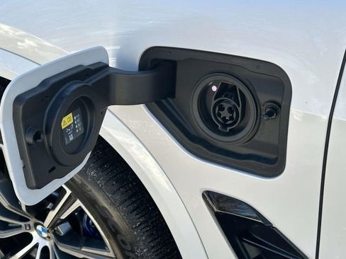 Certified 2026 BMW X5 xDrive50e w/ Executive Package image 15