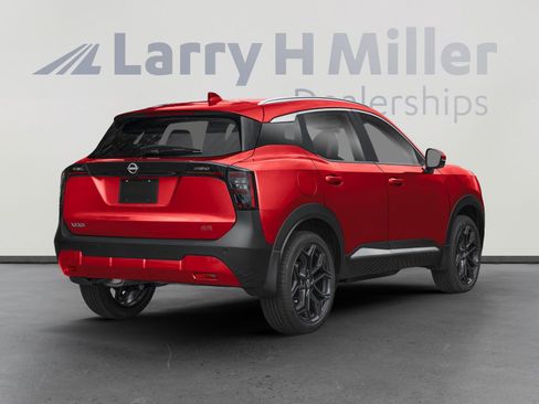 New 2025 Nissan Kicks SR image 2