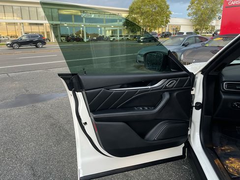 Used 2021 Maserati Levante image 34