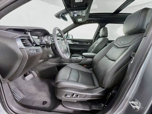 Used 2025 Cadillac XT6 Premium Luxury FWD image 12