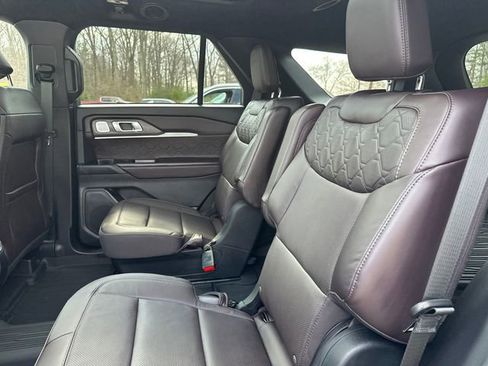 Used 2025 Ford Explorer Platinum w/ Ultimate Package image 19
