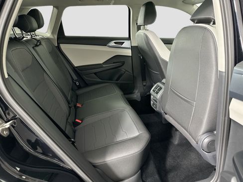 New 2025 Volkswagen Taos SE image 21