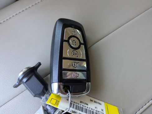 Used 2025 Lincoln Nautilus Premier w/ Equipment Group 102A AWD/4WD image 35